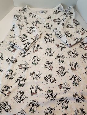 NIGHT STAR White Cat Print V-Neck nightgown with Colorful Sunglasses